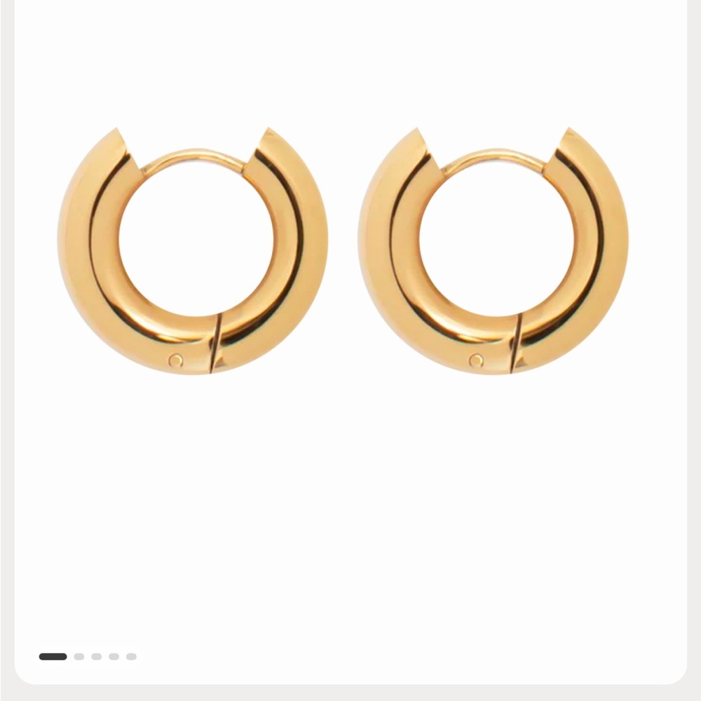 Hey Harper Chic Gold Hoop Earrings - Picture 4 of 5